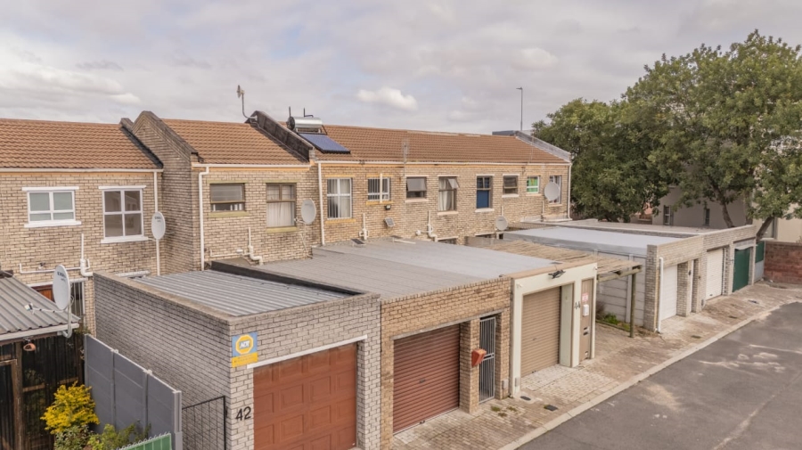 2 Bedroom Property for Sale in Oakglen Western Cape